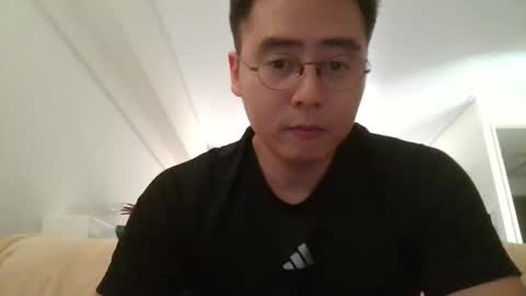 Snapshot of tmhry chatting on 10-18-25, 09:43 Tom online show from 10-18-25, 09:43