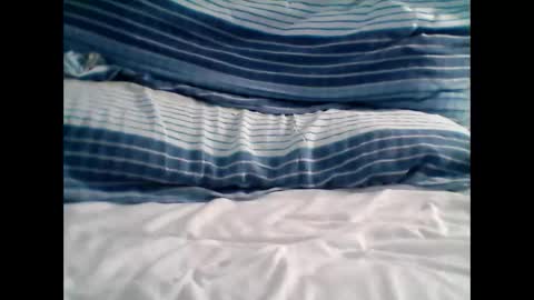 Snapshot of tobi33333 chatting on 10-07-25, 12:46 Tobi online show from 10-07-25, 12:46