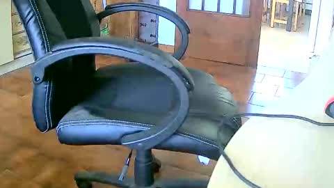 Snapshot of tobikoyuzu chatting on 10-20-25, 12:49 Tobiko online show from 10-20-25, 12:49