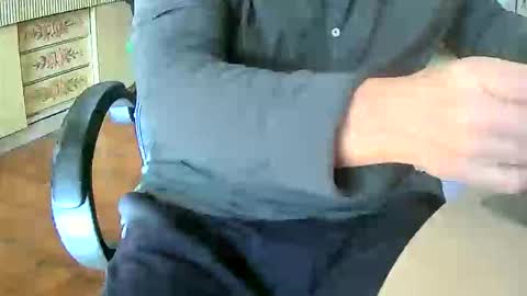 Snapshot of tobikoyuzu chatting on 12-22-25, 01:30 Tobiko online show from 12-22-25, 01:30