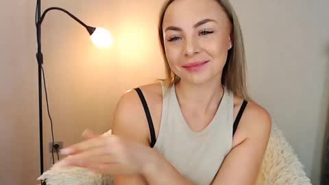 Snapshot of tokens_are_sexy chatting on 12-06-24, 01:00 tokens_are_sexy online show from 12-06-24, 01:00