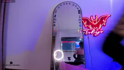   Independent model online show from 01-08-26, 11:29