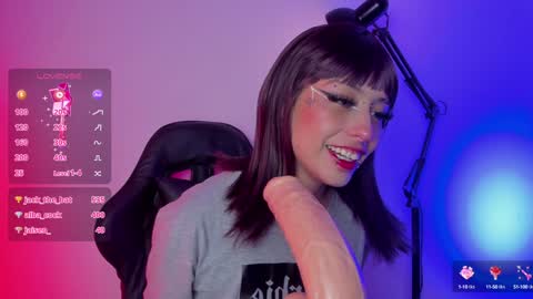 Snapshot of tokyo_blues chatting on 12-20-24, 06:19  Halsey  Sofii  online show from 12-20-24, 06:19