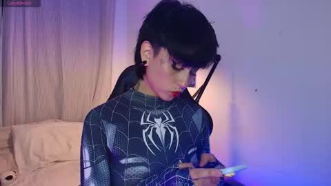 Snapshot of tokyo_blues chatting on 10-12-25, 06:45  Halsey  Sofii  online show from 10-12-25, 06:45