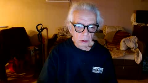 Snapshot of tom112292014 chatting on 12-21-25, 01:46 tom112292014 online show from 12-21-25, 01:46