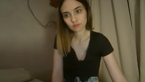 Snapshot of tom316972 chatting on 10-14-25, 10:10 Flor online show from 10-14-25, 10:10