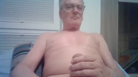 Snapshot of tom60sam chatting on 06-13-26, 10:29 tomsam online show from 06-13-26, 10:29