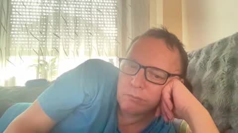 Tom online show from 10-21-25, 02:07