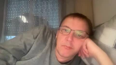 Snapshot of tom6644 chatting on 12-02-25, 03:40 Tom online show from 12-02-25, 03:40