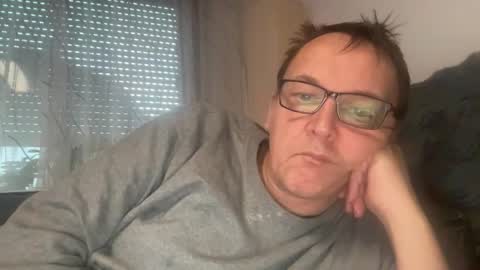 Snapshot of tom6644 chatting on 12-05-25, 03:09 Tom online show from 12-05-25, 03:09