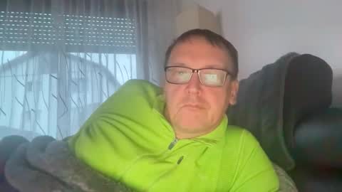 Snapshot of tom6644 chatting on 02-06-26, 04:32 Tom online show from 02-06-26, 04:32