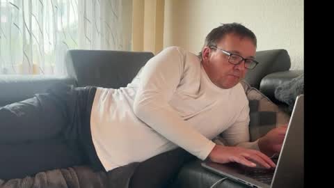 Tom online show from 05-15-26, 04:58