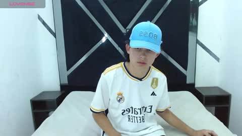 tom_0002 online show from 10-25-25, 07:41