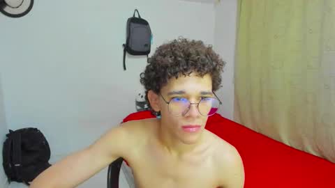 Snapshot of tom_blue10 chatting on 09-11-25, 11:43 Tom Blue online show from 09-11-25, 11:43