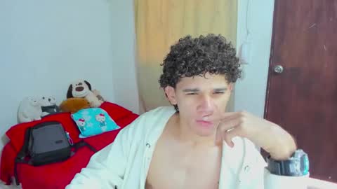 Snapshot of tom_blue10 chatting on 09-22-25, 12:29 Tom Blue online show from 09-22-25, 12:29