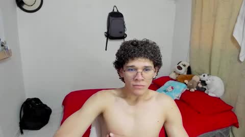 Snapshot of tom_blue10 chatting on 09-29-25, 12:21 Tom Blue online show from 09-29-25, 12:21