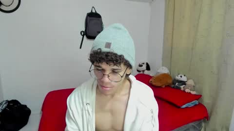 Snapshot of tom_blue10 chatting on 10-01-25, 12:33 Tom Blue online show from 10-01-25, 12:33