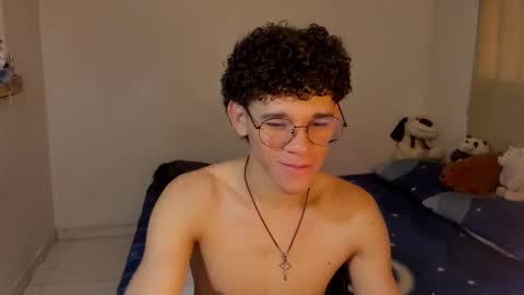 Snapshot of tom_blue10 chatting on 10-28-25, 01:03 Tom Blue online show from 10-28-25, 01:03