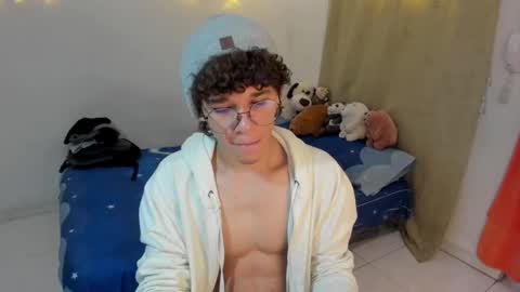 Tom Blue online show from 02-06-26, 12:19