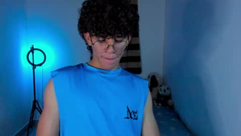 Tom Blue online show from 04-21-26, 02:51