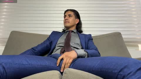 Snapshot of tom_blunt96 chatting on 01-31-25, 02:17 TOM online show from 01-31-25, 02:17