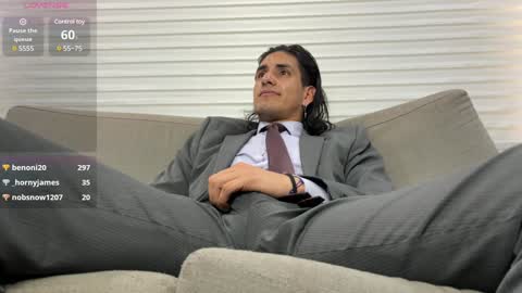 Snapshot of tom_blunt96 chatting on 02-06-25, 03:09 TOM online show from 02-06-25, 03:09