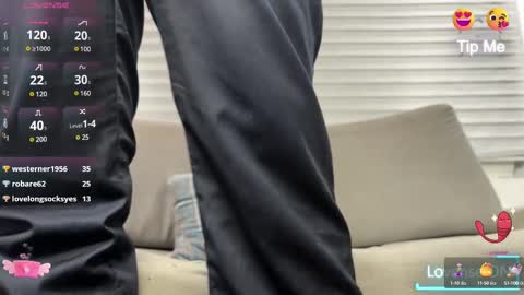 Snapshot of tom_blunt96 chatting on 02-15-25, 02:47 TOM online show from 02-15-25, 02:47