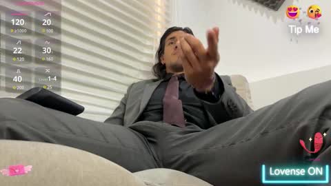 Snapshot of tom_blunt96 chatting on 02-23-25, 04:13 TOM online show from 02-23-25, 04:13