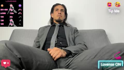 Snapshot of tom_blunt96 chatting on 10-11-25, 11:36 TOM online show from 10-11-25, 11:36