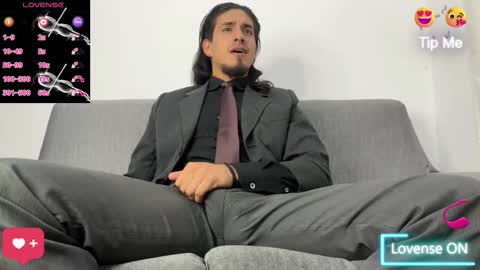 Snapshot of tom_blunt96 chatting on 10-15-25, 06:19 TOM online show from 10-15-25, 06:19