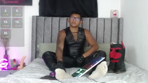 Snapshot of tom_brown12 chatting on 01-15-25, 01:23 Tom online show from 01-15-25, 01:23