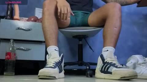 Snapshot of tom_brown12 chatting on 02-01-26, 10:19 Tom online show from 02-01-26, 10:19