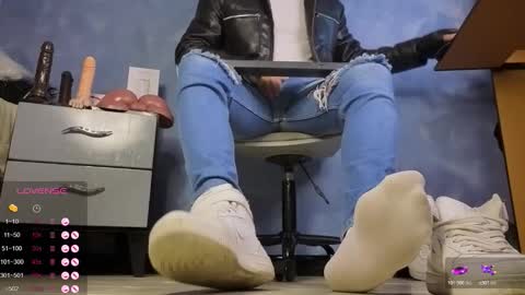 Snapshot of tom_brown12 chatting on 02-06-26, 01:36 Tom online show from 02-06-26, 01:36