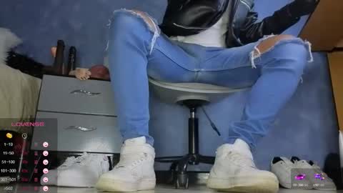 Snapshot of tom_brown12 chatting on 02-11-26, 12:48 Tom online show from 02-11-26, 12:48