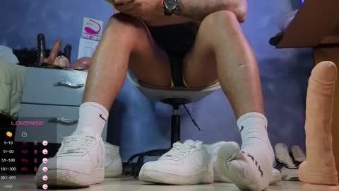 Snapshot of tom_brown12 chatting on 02-27-26, 05:29 Tom online show from 02-27-26, 05:29