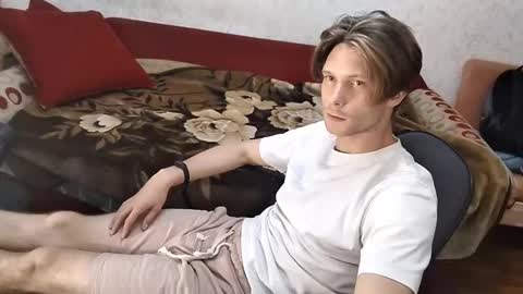 Snapshot of tom_elmo chatting on 10-07-25, 11:02 Tom Elmo online show from 10-07-25, 11:02