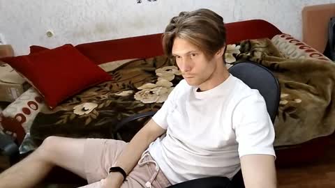 Snapshot of tom_elmo chatting on 10-08-25, 11:35 Tom Elmo online show from 10-08-25, 11:35