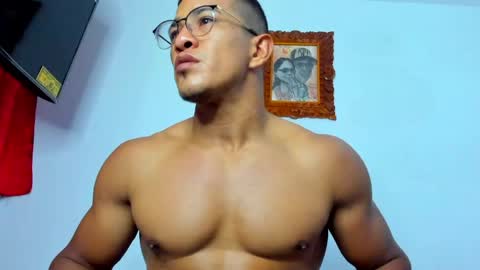 Snapshot of tom_kingfit chatting on 04-22-26, 02:36 SPORTSFIT29 online show from 04-22-26, 02:36