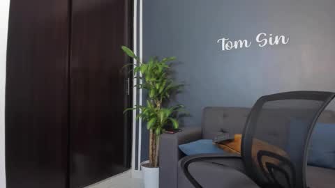 Tom Sin online show from 01-06-25, 02:58