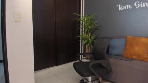 Tom Sin online show from 02-05-25, 01:15