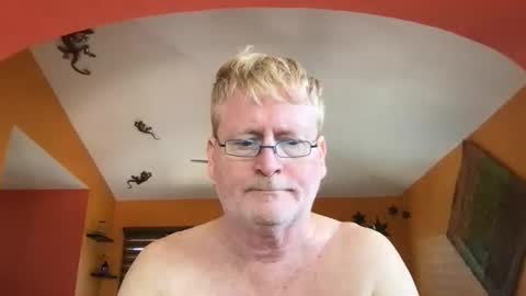 Hola online show from 10-13-25, 05:35