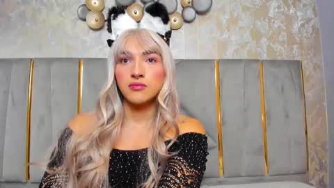 Snapshot of tomlondon_ chatting on 02-19-25, 02:44   online show from 02-19-25, 02:44