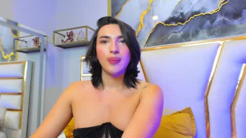 Snapshot of tomlondon_ chatting on 03-05-25, 02:45   online show from 03-05-25, 02:45
