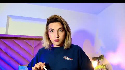 Snapshot of tomlondon_ chatting on 09-16-25, 12:17   online show from 09-16-25, 12:17