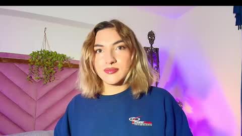 Snapshot of tomlondon_ chatting on 10-08-25, 12:25   online show from 10-08-25, 12:25