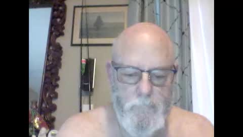 Snapshot of tommierose chatting on 12-16-25, 12:32 Tommie online show from 12-16-25, 12:32