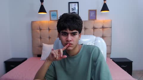 Snapshot of tommy18__ chatting on 01-29-25, 05:09 Tommy online show from 01-29-25, 05:09