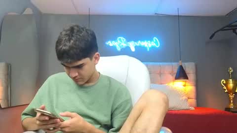 Snapshot of tommy18__ chatting on 02-25-25, 05:41 Tommy online show from 02-25-25, 05:41