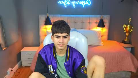 Snapshot of tommy18__ chatting on 03-09-25, 06:50 Tommy online show from 03-09-25, 06:50