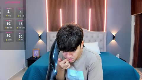 Tommy  online show from 09-24-25, 03:32